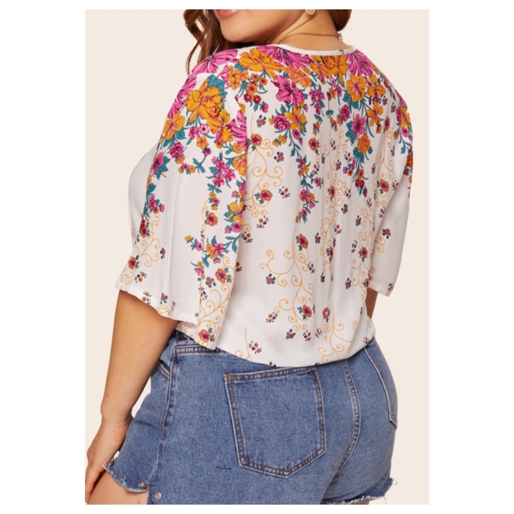 ➕ Floral Print V-neck blouse - Picture 2 of 6